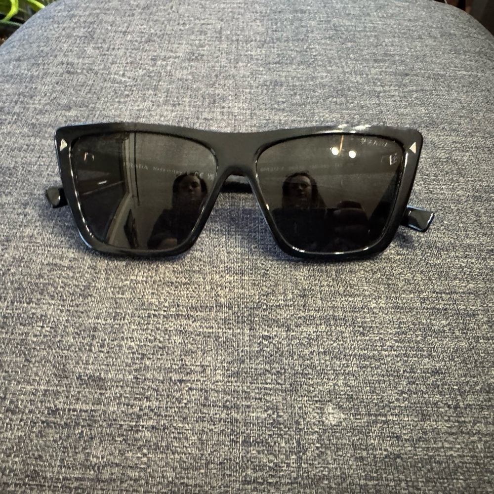 Stylish Black Square Sunglasses - Picture 1 of 8